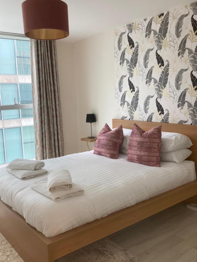 Modern Apartment Located In Cmk Restaurant Quarter Milton Keynes Exterior foto